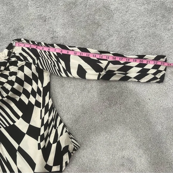 Zara Black and Ivory Pleated Top Women’s Sz M - Picture 10 of 10